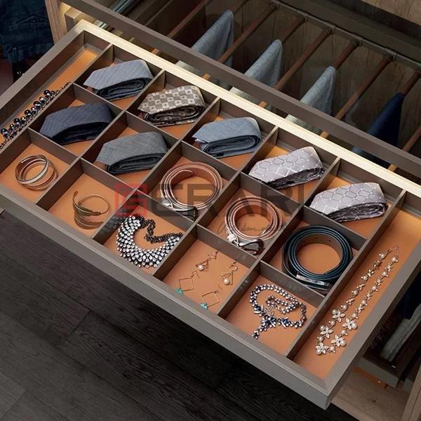 gia-de-do-trang-suc-ray-giam-chan-gerari-1